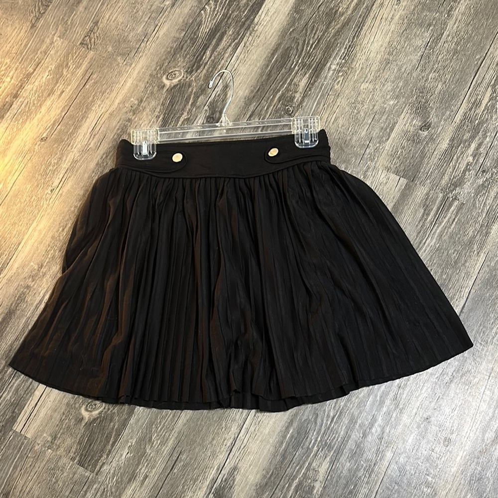 Elegant Black Pleated Skirt. DMBM size‎ large